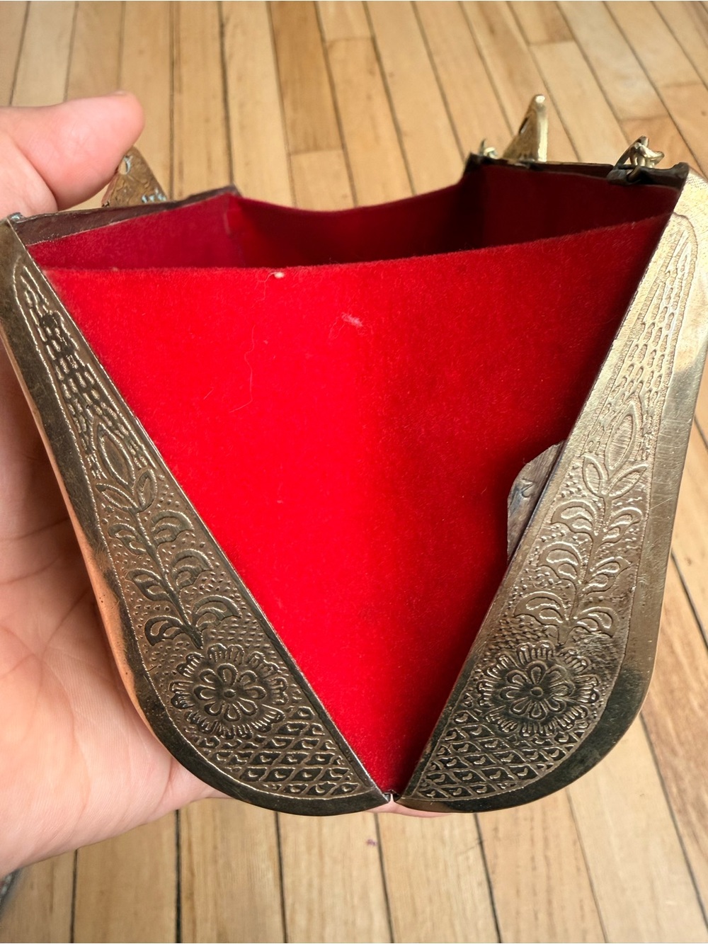 Vintage Embossed Metal/Brass Purse clutch with Red Velvet Interior - Picture 9 of 13